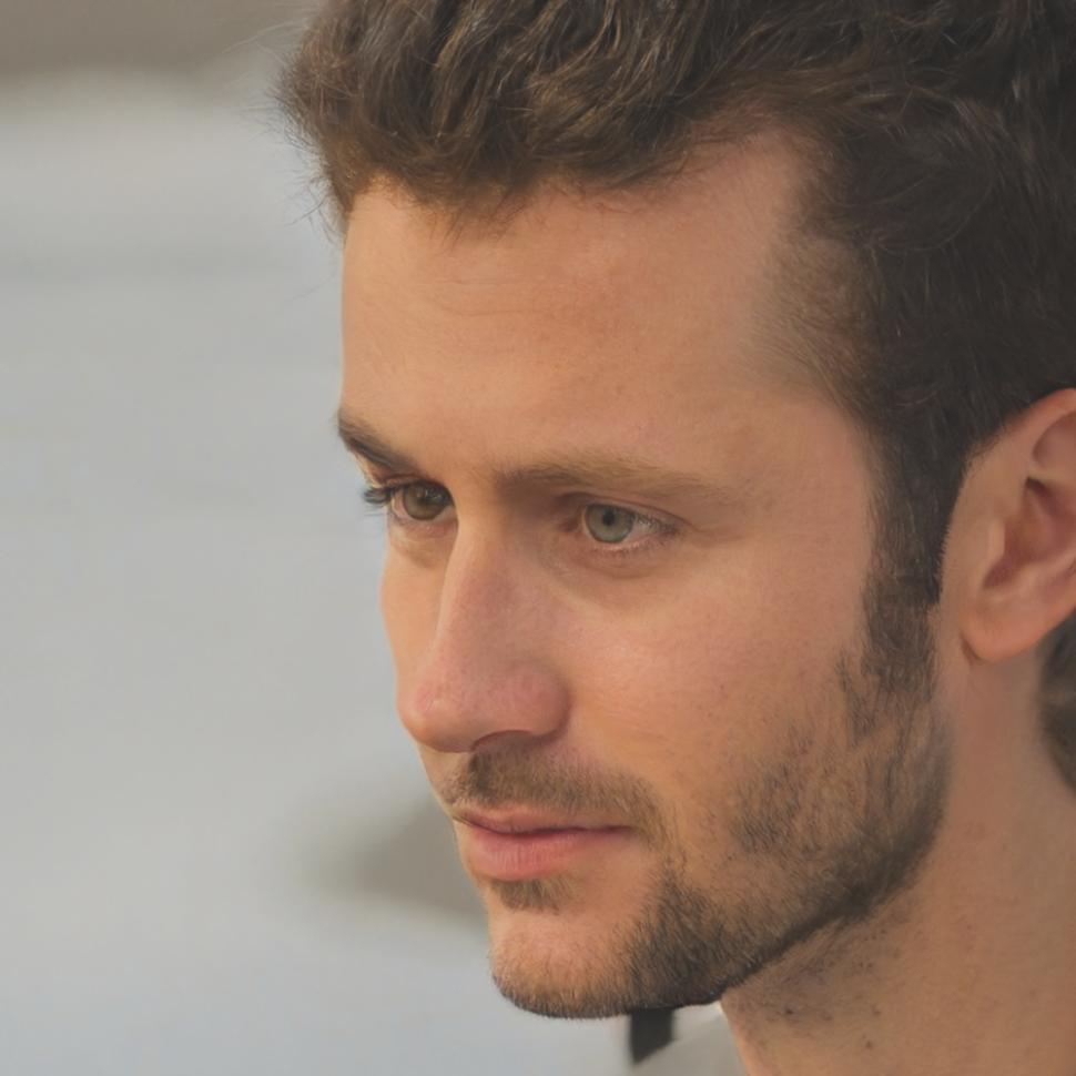 Jean-Luc Rousseau, analyste financier senior